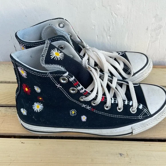 Converse Chuck Taylor All Star Hi
Daisy Embroidery Black - Picture 3 of 7